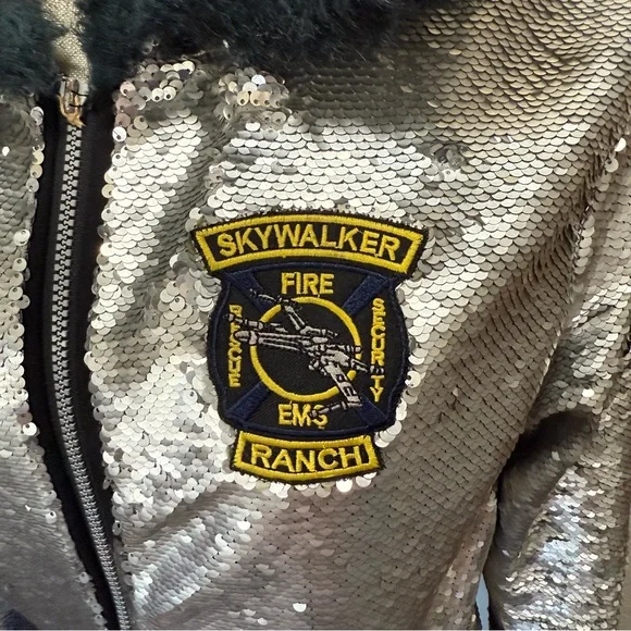 Star Wars - Stardust Love - Save The Lars - Silver Sequin Jacket w/Faux Fur Hood - Picture 6 of 17